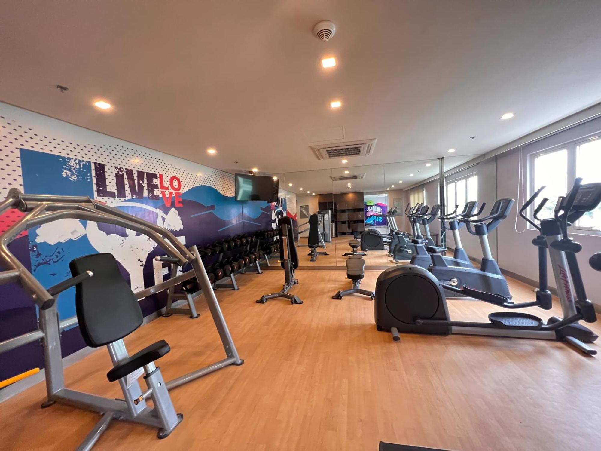 Condo Home With Fast Wifi In Bacolod City Екстериор снимка